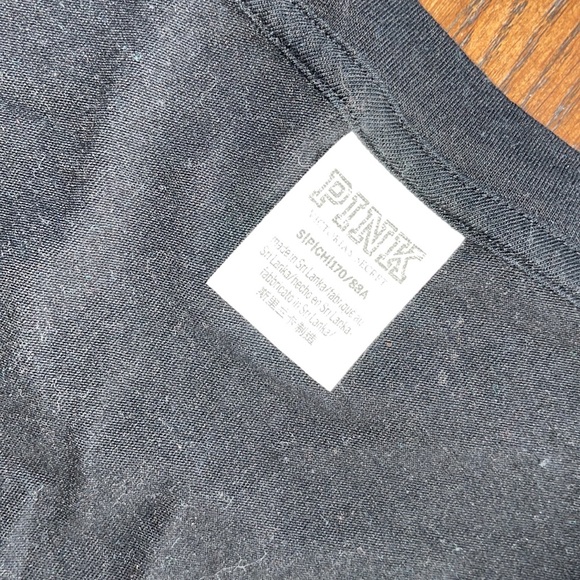 🎉HP 9-21💕 PINK V Neck Tee 🖤 - Picture 4 of 5